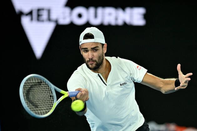 TENNIS AUSTRALIAN OPEN, Matteo Berrettini of Italy plays a shot during his Men?s semifinal match against Rafael Nadal of Spain on Day 12 of the Australian Open, at Melbourne Park, in Melbourne, Friday, January 28, 2022. ( NO ARCHIVING, EDITORIAL USE ONLY, NO USE IN BOOKS WITHOUT CONSENT MELBOURNE VIC AUSTRALIA  Copyright: xJOELxCARRETTx 20220128001617783808