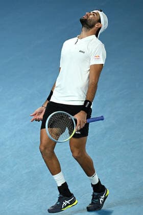 TENNIS AUSTRALIAN OPEN, Matteo Berrettini of Italy reacts during his Men?s semifinal match against Rafael Nadal of Spain on Day 12 of the Australian Open, at Melbourne Park, in Melbourne, Friday, January 28, 2022. ( NO ARCHIVING, EDITORIAL USE ONLY, NO USE IN BOOKS WITHOUT CONSENT MELBOURNE VIC AUSTRALIA  Copyright: xDEANxLEWINSx 20220128001617792578