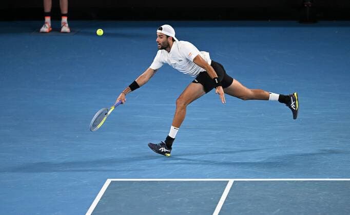 Mandatory Credit: Photo by James Gourley Shutterstock (12775245aj) Matteo Berrettini in semi final action Australian Open, Day Twelve, Tennis, Melbourne Park, Melbourne, Australia - 28 Jan 2022 Australian Open, Day Twelve, Tennis, Melbourne Park, Melbourne, Australia - 28 Jan 2022 Copyright: xJamesxGourley Shutterstockx 12775245aj