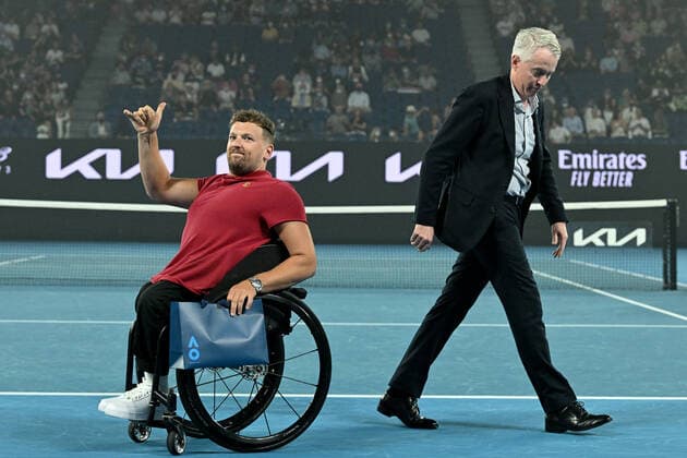 TENNIS AUSTRALIAN OPEN, Australian of the Year Dylan Alcott along with Tennis Australia CEO Craig Tilley, gestures to the crowd during a presentation for his retirement from competitive tennis, on Day 12 of the Australian Open, at Melbourne Park, in Melbourne, Friday, January 28, 2022. ( NO ARCHIVING, EDITORIAL USE ONLY, NO USE IN BOOKS WITHOUT CONSENT MELBOURNE VIC AUSTRALIA Copyright: xDAVExHUNTx 20220128001617806840