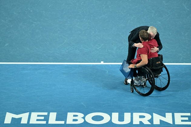 TENNIS AUSTRALIAN OPEN, Australian of the Year Dylan Alcott is embraced by Tennis Australia CEO Craig Tilley, during a presentation for his retirement from competitive tennis, on Day 12 of the Australian Open, at Melbourne Park, in Melbourne, Friday, January 28, 2022. ( NO ARCHIVING, EDITORIAL USE ONLY, NO USE IN BOOKS WITHOUT CONSENT MELBOURNE VIC AUSTRALIA Copyright: xDEANxLEWINSx 20220128001617807704