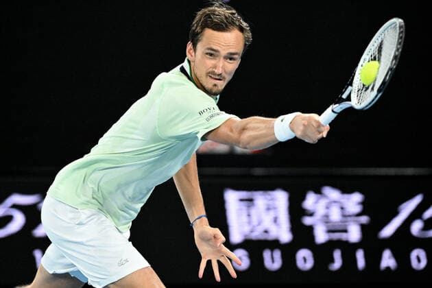 TENNIS AUSTRALIAN OPEN, Daniil Medvedev of Russia plays a shot during his Men?s semifinal match against Stefanos Tsitsipas of Greece on Day 12 of the Australian Open, at Melbourne Park, in Melbourne, Friday, January 28, 2022. ( NO ARCHIVING, EDITORIAL USE ONLY, NO USE IN BOOKS WITHOUT CONSENT MELBOURNE VIC AUSTRALIA  Copyright: xDAVExHUNTx 20220128001617809489