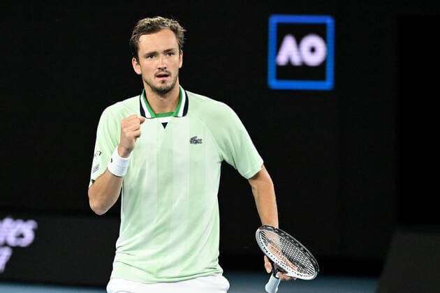 TENNIS AUSTRALIAN OPEN, Daniil Medvedev of Russia gestures during his Men?s semifinal match against Stefanos Tsitsipas of Greece on Day 12 of the Australian Open, at Melbourne Park, in Melbourne, Friday, January 28, 2022. ( NO ARCHIVING, EDITORIAL USE ONLY, NO USE IN BOOKS WITHOUT CONSENT MELBOURNE VIC AUSTRALIA  Copyright: xDAVExHUNTx 20220128001617810339