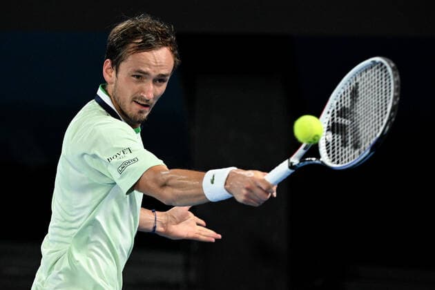 TENNIS AUSTRALIAN OPEN, Daniil Medvedev of Russia plays a shot during his Men?s semifinal match against Stefanos Tsitsipas of Greece on Day 12 of the Australian Open, at Melbourne Park, in Melbourne, Friday, January 28, 2022. ( NO ARCHIVING, EDITORIAL USE ONLY, NO USE IN BOOKS WITHOUT CONSENT MELBOURNE VIC AUSTRALIA  Copyright: xDAVExHUNTx 20220128001617815843