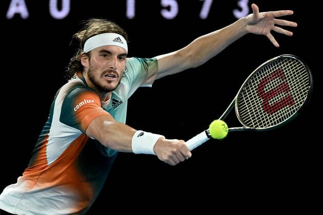 TENNIS AUSTRALIAN OPEN, Stefanos Tsitsipas of Greece plays a shot during his Men?s semifinal match against Daniil Medvedev of Russia on Day 12 of the Australian Open, at Melbourne Park, in Melbourne, Friday, January 28, 2022. ( NO ARCHIVING, EDITORIAL USE ONLY, NO USE IN BOOKS WITHOUT CONSENT MELBOURNE VIC AUSTRALIA  Copyright: xDEANxLEWINSx 20220128001617818637