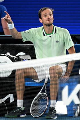 TENNIS AUSTRALIAN OPEN, Daniil Medvedev of Russia remonstrates with the chair umpire during his Men?s semifinal match against Stefanos Tsitsipas of Greece on Day 12 of the Australian Open, at Melbourne Park, in Melbourne, Friday, January 28, 2022. ( NO ARCHIVING, EDITORIAL USE ONLY, NO USE IN BOOKS WITHOUT CONSENT MELBOURNE VIC AUSTRALIA  Copyright: xDAVExHUNTx 20220128001617820669
