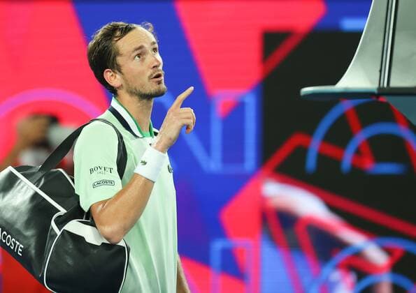 Mandatory Credit: Photo by Ella Ling Shutterstock (12775251dp) Daniil Medvedev complains to the umpire Australian Open, Day Twelve, Tennis, Melbourne Park, Melbourne, Australia - 28 Jan 2022 Australian Open, Day Twelve, Tennis, Melbourne Park, Melbourne, Australia - 28 Jan 2022  Copyright: xEllaxLing Shutterstockx 12775251dp