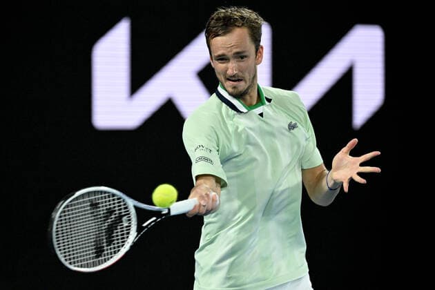 TENNIS AUSTRALIAN OPEN, Daniil Medvedev of Russia plays a shot during his Men?s semifinal match against Stefanos Tsitsipas of Greece on Day 12 of the Australian Open, at Melbourne Park, in Melbourne, Friday, January 28, 2022. ( NO ARCHIVING, EDITORIAL USE ONLY, NO USE IN BOOKS WITHOUT CONSENT MELBOURNE VIC AUSTRALIA  Copyright: xDEANxLEWINSx 20220128001617823310