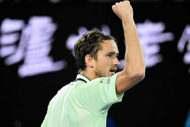 TENNIS AUSTRALIAN OPEN, Daniil Medvedev of Russia celebrates winning the third set during his Men?s semifinal match against Stefanos Tsitsipas of Greece on Day 12 of the Australian Open, at Melbourne Park, in Melbourne, Friday, January 28, 2022. ( NO ARCHIVING, EDITORIAL USE ONLY, NO USE IN BOOKS WITHOUT CONSENT MELBOURNE VIC AUSTRALIA  Copyright: xDEANxLEWINSx 20220128001617825684