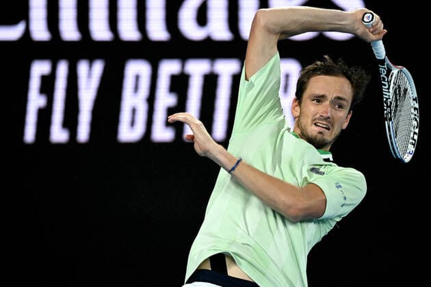 TENNIS AUSTRALIAN OPEN, Daniil Medvedev of Russia plays a shot during his Men?s semifinal match against Stefanos Tsitsipas of Greece on Day 12 of the Australian Open, at Melbourne Park, in Melbourne, Friday, January 28, 2022. ( NO ARCHIVING, EDITORIAL USE ONLY, NO USE IN BOOKS WITHOUT CONSENT MELBOURNE VIC AUSTRALIA  Copyright: xDEANxLEWINSx 20220128001617827400