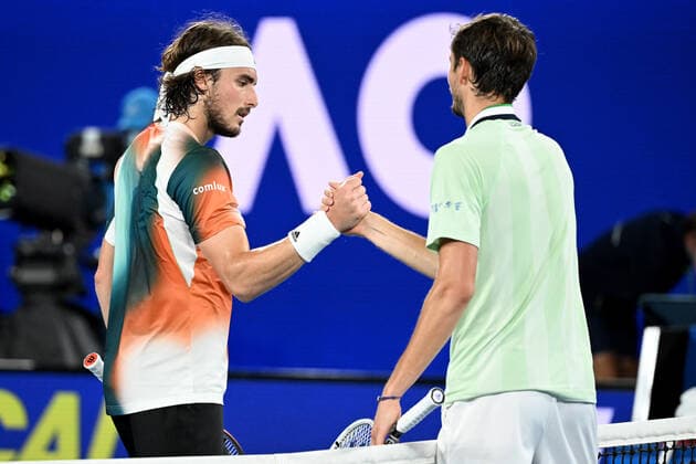 TENNIS AUSTRALIAN OPEN, Daniil Medvedev of Russia (right) meets at the net with Stefanos Tsitsipas of Greece after winning their Men?s semifinal match on Day 12 of the Australian Open, at Melbourne Park, in Melbourne, Friday, January 28, 2022. ( NO ARCHIVING, EDITORIAL USE ONLY, NO USE IN BOOKS WITHOUT CONSENT MELBOURNE VIC AUSTRALIA  Copyright: xDAVExHUNTx 20220128001617836971