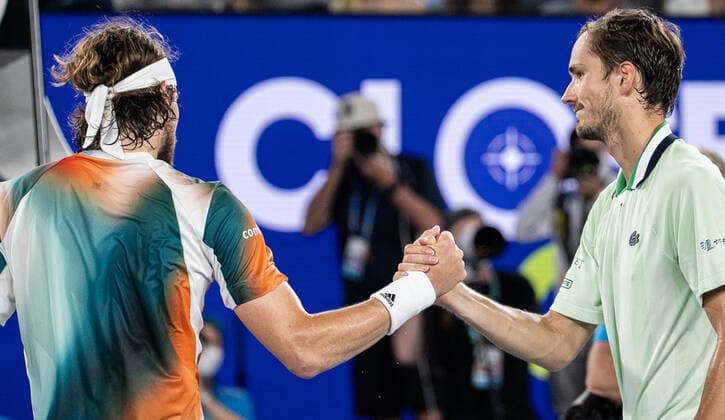 (220128) -- MELBOURNE, Jan. 28, 2022 -- Daniil Medvedev (R) of Russia and Stefanos Tsitsipas of Greece shake hands after their men s singles semifinal match at Australian Open in Melbourne Park, in Melbourne, Australia, on Jan. 28, 2022. (Photo by Xinhua) (SP)AUSTRALIA-MELBOURNE-TENNIS-AUSTRALIAN OPEN-MEN S SINGLES-SEMIFINALS HuxJingchen 