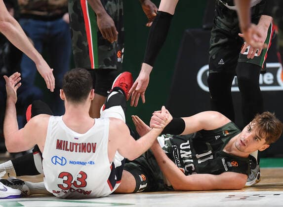 Russia Basketball Euroleague UNICS - CSKA 6750441 28.01.2022 CSKA s Nikola Milutinov, left, and UNICS Mario Hezonja get up during the Euroleague basketball match between UNICS Kazan and CSKA Moscow, in Kazan, Russia s Republic of Tatarstan. Maksim Bogodvid Sputnik Kazan Republic of Tatarstan Russia  Copyright: xMaksimxBogodvidx