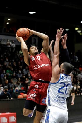 28 01 2022, easyCredit Basketball Bundesliga, BBL, season 2021 2022, men, Chemnitz Niners Fraport Skyliners Frankfurt Nelson Weidemann, Niners Chemnitz, Rasheed Moore, Fraport Skyliners Frankfurt Chemnitz Messe Chemnitz Sachsen Germany