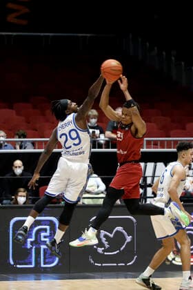 28 01 2022, easyCredit Basketball Bundesliga, BBL, season 2021 2022, men, Chemnitz Niners Fraport Skyliners Frankfurt Will Cherry, Fraport Skyliners Frankfurt, Eric Washington, Niners Chemnitz Chemnitz Fair Chemnitz Saxony Germany