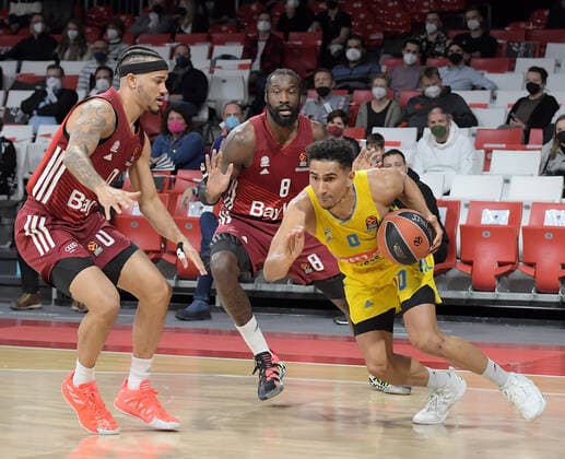 28 01 2022, xemx, Basketball Euroleague, FC Bayern Muenchen Alba Berlin emspor, v l Nick Weiler Babb FC Bayern Basketball , Othello Hunter FC Bayern Basketball , Maodo Lo Alba Berlin Muenchen