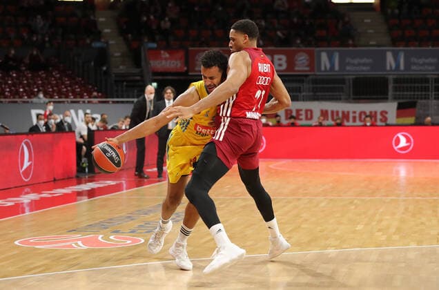 Augustine Rubit Bayern Basketball, 21 blocks Johannes Thiemann ALBA Berlin, 32 GER, FC Bayern Basketball vs ALBA Berlin, EuroLeague, 2021 2022 season, 28 01 2022, GER, FC Bayern Basketball vs ALBA Berlin, EuroLeague, 2021 2022 season, 28 01 2022, Muenchen Copyright: xEIBNER MarcelxEngelbrechtx EP_EER