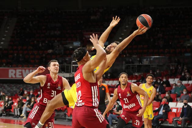 Johannes Thiemann ALBA Berlin, 32 claims the ball GER, FC Bayern Basketball vs ALBA Berlin, EuroLeague, 2021 2022 season, 28 01 2022, GER, FC Bayern Basketball vs ALBA Berlin, EuroLeague, 2021 2022 season, 28 01 2022, Munich Copyright: xEIBNER MarcelxEngelbrechtx EP_EER