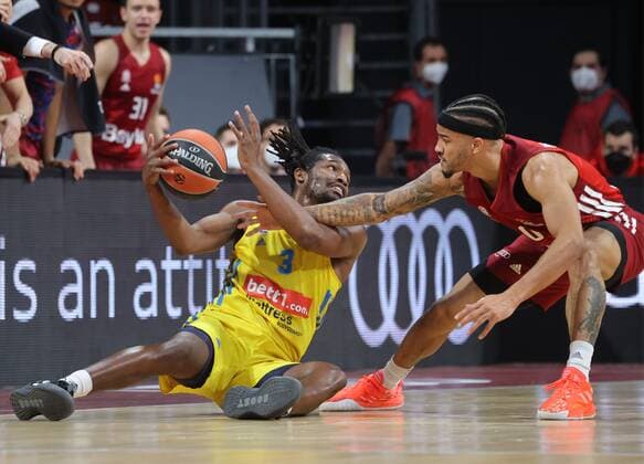 Berlins 3 SMITH vs Bayerns 0 Nick WEILER BABB Basketball, FC Bayern Berlin, on 28 01 2022, Basketball Euroleague, FC Bayern Basketball Alba Berlin, season 2021 2022, in Munich, A U D I D O M E, Germany Source Copyright Credit Oryk HAIST xx