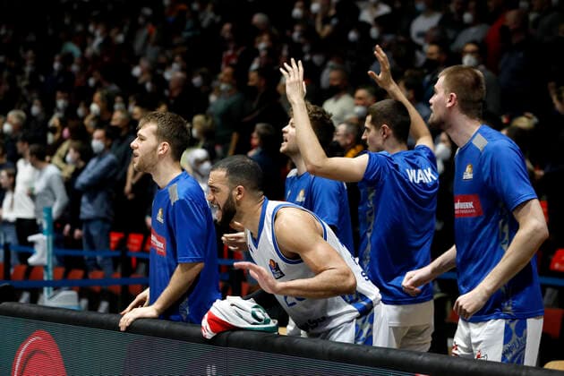 28 01 2022, easyCredit Basketball Bundesliga, BBL, season 2021 2022, men, Chemnitz Niners Fraport Skyliners Frankfurt Rasheed Moore, Fraport Skyliners Frankfurt cheering Chemnitz Fair Chemnitz Saxony Germany