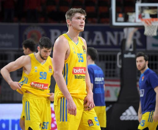 28 01 2022, xemx, basketball euroleague, FC Bayern Muenchen Alba Berlin emspor, v l team, players, disappointed, disappointed looking at the end of the match Muenchen