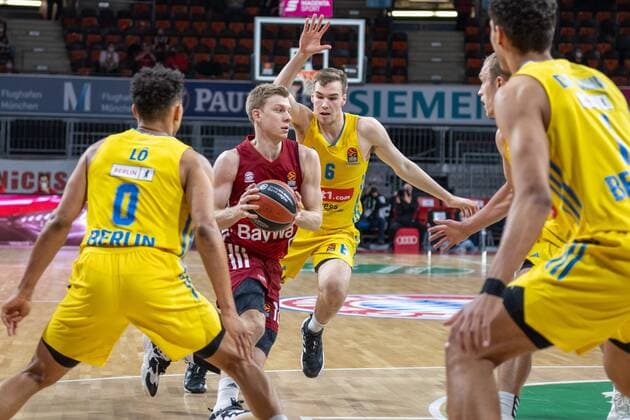 Maodo Lo 0 Alba Berlin , Ognjen Jaramaz 10 FC Bayern , Malte Delow 6 Alba Berlin , FC Bayern Basketball vs Alba Berlin, easyCredit BBL, 28 01 2022 Muenchen Bayern Germany Copyright: xkolbert-press UlrichxGamelx