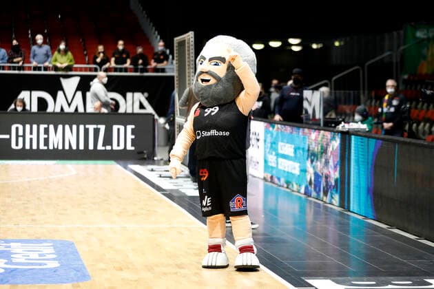 28 01 2022, easyCredit Basketball Bundesliga, BBL, season 2021 2022, men, Chemnitz Niners Fraport Skyliners Frankfurt Karli, mascot of the Niners Chemnitz Chemnitz Fair Chemnitz Saxony Germany