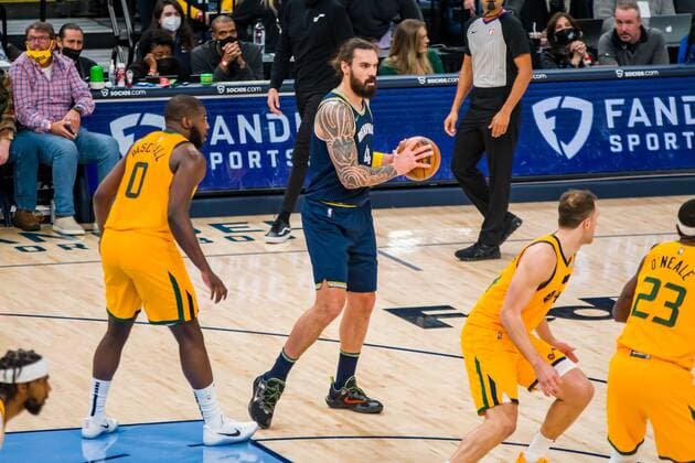 Grizzlies Center Steven Adams (C) in action during a NBA, Basketball Herren, USA game between Memphis Grizzlies and Utah Jazz, at the FedEx Forum in Memphis, Tennessee, USA, 28 January 2022. Memphis Grizzlies vs. Utah Jazz !ACHTUNG: NUR REDAKTIONELLE NUTZUNG!  Copyright: xMATTHEWxA.xSMITHx AME2119 20220129-3913ab027449cf542e041cb194adf6632cb4acd8