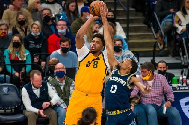 Jazz Small Forward Rudy Gay (L) against the Grizzlies during a NBA, Basketball Herren, USA game at FedEx Forum in Memphis, Tennessee, USA, 28, January 2022. Memphis Grizzlies vs. Utah Jazz !ACHTUNG: NUR REDAKTIONELLE NUTZUNG!  Copyright: xMATTHEWxA.xSMITHx AME2140 20220129-45841b4a99a1ca2c99b33c9d844d78cc0c22d0af