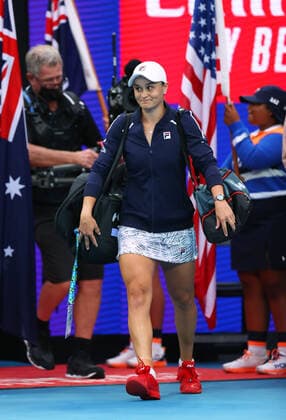 Mandatory Credit: Photo by Ella Ling Shutterstock (12778013f) Ashleigh Barty walks onto court ahead of the Women s Singles Final Australian Open, Day Thirteen, Tennis, Melbourne Park, Melbourne, Australia - 29 Jan 2022 Australian Open, Day Thirteen, Tennis, Melbourne Park, Melbourne, Australia - 29 Jan 2022 Copyright: xEllaxLing Shutterstockx 12778013f