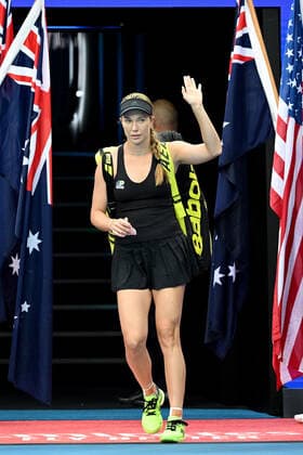 TENNIS AUSTRALIAN OPEN, Danielle Collins of the USA gestures to the crowd as she steps onto court ahead of the Women?s singles final against Ashleigh Barty of Australia on Day 13 of the Australian Open, at Melbourne Park, in Melbourne, Saturday, January 29, 2022. ( NO ARCHIVING, EDITORIAL USE ONLY, NO USE IN BOOKS WITHOUT CONSENT MELBOURNE VIC AUSTRALIA  Copyright: xDAVExHUNTx 20220129001618069917