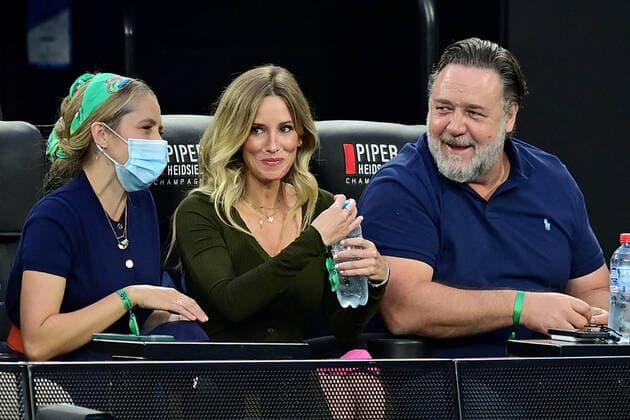 TENNIS AUSTRALIAN OPEN, Australian actor Russell Crowe watches on during the Women?s singles final between Ashleigh Barty of Australia and Danielle Collins of the USA on Day 13 of the Australian Open, at Melbourne Park, in Melbourne, Saturday, January 29, 2022. ( NO ARCHIVING, EDITORIAL USE ONLY, NO USE IN BOOKS WITHOUT CONSENT MELBOURNE VIC AUSTRALIA  Copyright: xJOELxCARRETTx 20220129001618072913