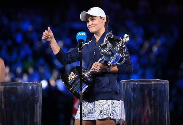 Mandatory Credit: Photo by James Gourley Shutterstock (12778010cc) Ashleigh Barty with the Daphne Akhurst Memorial Cup after victory in the Women s Singles Final Australian Open, Day Thirteen, Tennis, Melbourne Park, Melbourne, Australia - 29 Jan 2022 Australian Open, Day Thirteen, Tennis, Melbourne Park, Melbourne, Australia - 29 Jan 2022  Copyright: xJamesxGourley Shutterstockx 12778010cc