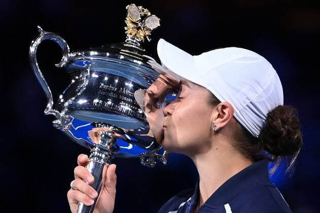 Mandatory Credit: Photo by James Gourley Shutterstock (12778010cg) Ashleigh Barty with the Daphne Akhurst Memorial Cup after victory in the Women s Singles Final Australian Open, Day Thirteen, Tennis, Melbourne Park, Melbourne, Australia - 29 Jan 2022 Australian Open, Day Thirteen, Tennis, Melbourne Park, Melbourne, Australia - 29 Jan 2022  Copyright: xJamesxGourley Shutterstockx 12778010cg