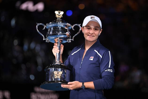 Mandatory Credit: Photo by James Gourley Shutterstock (12778010cz) Ashleigh Barty with the Daphne Akhurst Memorial Cup after victory in the Women s Singles Final Australian Open, Day Thirteen, Tennis, Melbourne Park, Melbourne, Australia - 29 Jan 2022 Australian Open, Day Thirteen, Tennis, Melbourne Park, Melbourne, Australia - 29 Jan 2022  Copyright: xJamesxGourley Shutterstockx 12778010cz