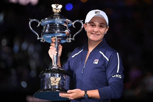 Mandatory Credit: Photo by James Gourley Shutterstock (12778010cy) Ashleigh Barty with the Daphne Akhurst Memorial Cup after victory in the Women s Singles Final Australian Open, Day Thirteen, Tennis, Melbourne Park, Melbourne, Australia - 29 Jan 2022 Australian Open, Day Thirteen, Tennis, Melbourne Park, Melbourne, Australia - 29 Jan 2022  Copyright: xJamesxGourley Shutterstockx 12778010cy