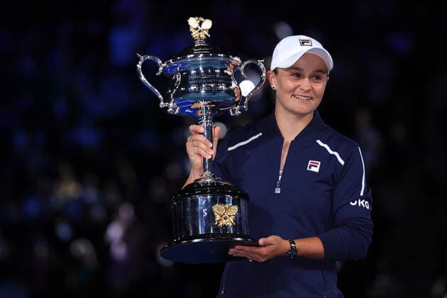 Mandatory Credit: Photo by Ella Ling Shutterstock (12778013ca) Ashleigh Barty with the Daphne Akhurst Memorial Cup after victory in the Women s Singles Final Australian Open, Day Thirteen, Tennis, Melbourne Park, Melbourne, Australia - 29 Jan 2022 Australian Open, Day Thirteen, Tennis, Melbourne Park, Melbourne, Australia - 29 Jan 2022  Copyright: xEllaxLing Shutterstockx 12778013ca