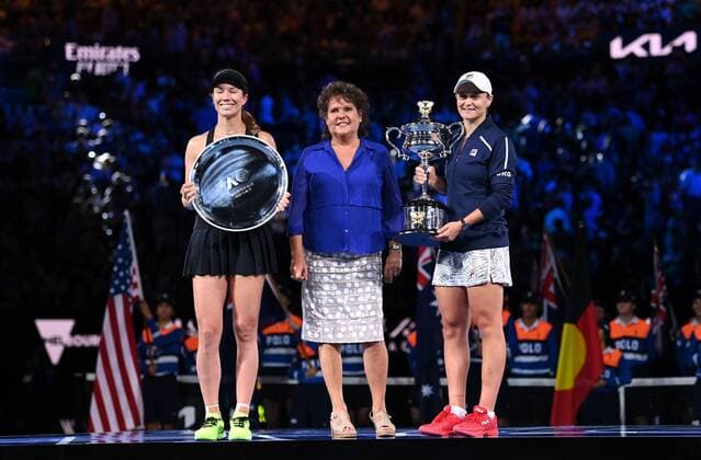 Mandatory Credit: Photo by James Gourley Shutterstock (12778010dy) Women s Singles champion Ashleigh Barty and runner-up Danielle Collins with Evonne Goolagong Cawley Australian Open, Day Thirteen, Tennis, Melbourne Park, Melbourne, Australia - 29 Jan 2022 Australian Open, Day Thirteen, Tennis, Melbourne Park, Melbourne, Australia - 29 Jan 2022  Copyright: xJamesxGourley Shutterstockx 12778010dy