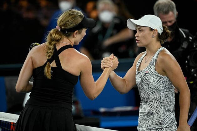 TENNIS AUSTRALIAN OPEN, Ashleigh Barty of Australia (right) meets Danielle Collins of the USA at the net after winning the Women?s singles final on Day 13 of the Australian Open, at Melbourne Park, in Melbourne, Saturday, January 29, 2022. ( NO ARCHIVING, EDITORIAL USE ONLY, NO USE IN BOOKS WITHOUT CONSENT MELBOURNE VIC AUSTRALIA  Copyright: xDEANxLEWINSx 20220129001618093691