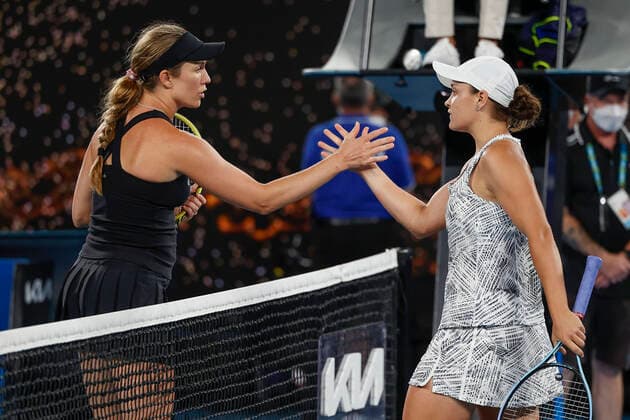 Finalist Danielle Collins congratulates the winner Ashleigh Barty AUS , Emotion Tennis Australian Open 2022 Grand Slam Melbourne Park Melbourne Victoria Australia 29 January 2022 Copyright: xJuergenxHasenkopfx