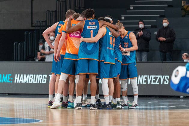 Ratiopharm Ulm after victory over Hamburg Towers Hamburg Towers vs Ratiopharm Ulm, Basketball, Bundesliga, Hauptrunde, Spieltag 19, Saison 2021 2022, 29 01 2022 Marcel von Fehrn Hamburg Towers vs Ratiopharm Ulm, Basketball, Bundesliga, Hauptrunde, Spieltag 19, Saison 2021 2022, 29 01 2022 Hamburg Copyright: xEibnerxPressefoto MarcelxvonxFehrnx EP_MFN