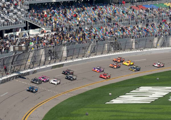 Bilder des Jahres 2022, Sport 01 Januar Sport Themen der Woche KW04 Sport Bilder des Tages DAYTONA, FL - JANUARY 29: during the Start of the Rolex 24 IMSA Race on January 29th 2022, at Daytona Speedway in Daytona, FL. (Photo by Andrew Bershaw Icon Sportswire) AUTO: JAN 29 IMSA WeatherTech SportCar Championship - Rolex 24 At DAYTONA Icon220129024724