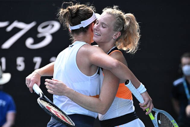 TENNIS AUSTRALIAN OPEN, Barbara Krejcikova and Katerina Siniakova of Czech Republic celebrate their win in the women?s doubles final against Anna Danilina of Kazakhstan and Beatriz Haddad Maia of Brazil on Day 14 of the Australian Open at Melbourne Park in Melbourne, Sunday, January 30, 2022. ( NO ARCHIVING, EDITORIAL USE ONLY, NO USE IN BOOKS WITHOUT CONSENT MELBOURNE VIC AUSTRALIA  Copyright: xDAVExHUNTx 20220130001618383101