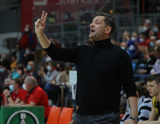 Kirchheims coach Igor Perovic, Bayer Giants Leverkusen vs VfL Kirchheim Knights, Basketball, 2 Bundesliga, 22 Spieltag, 29 01 2022, Bayer Giants Leverkusen vs VfL Kirchheim Knights, Basketball, 2 Bundesliga, 22 Spieltag, 29 01 2022, Photo EIBNER Joerg Niebergall Leverkusen Copyright: xJoergxNiebergall Eibner-Pressefox EP_JNL