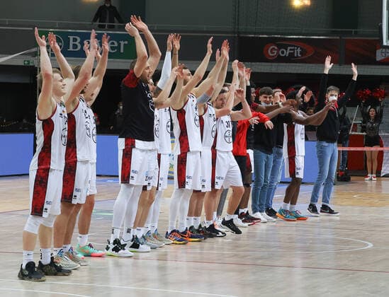 Bayer cheers, Bayer Giants Leverkusen vs VfL Kirchheim Knights, Basketball, 2 Bundesliga, 22 Spieltag, 29 01 2022, Bayer Giants Leverkusen vs VfL Kirchheim Knights, Basketball, 2 Bundesliga, 22 Spieltag, 29 01 2022, Photo EIBNER Joerg Niebergall Leverkusen Copyright: xJoergxNiebergall Eibner-Pressefox EP_JNL