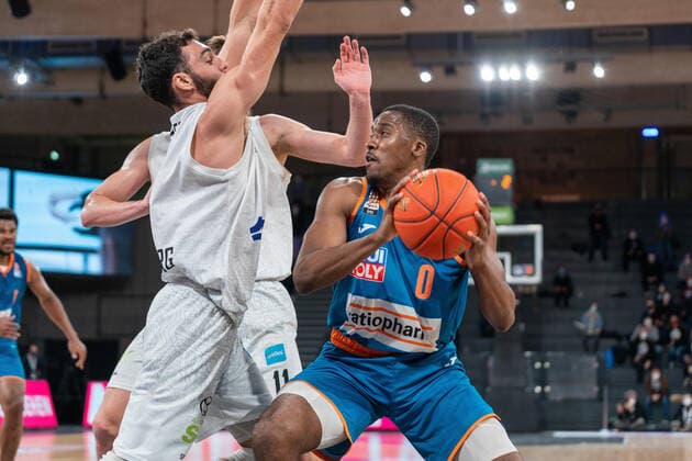 Semaj Christon Ratiopahrm Ulm 0 vs Max Dileo Hamburg Towers 3 and Maik Kotsar Hamburg Towers 11 Undercover Hamburg Towers vs Ratiopharm Ulm, Basketball, Bundesliga, Hauptrunde, Spieltag 19, Saison 2021 2022, 29 01 2022 Marcel von Fehrn Hamburg Towers vs Ratiopharm Ulm, Basketball, Bundesliga, Hauptrunde, Spieltag 19, Saison 2021 2022, 29 01 2022 Hamburg Copyright: xEibnerxPressefoto MarcelxvonxFehrnx EP_MFN