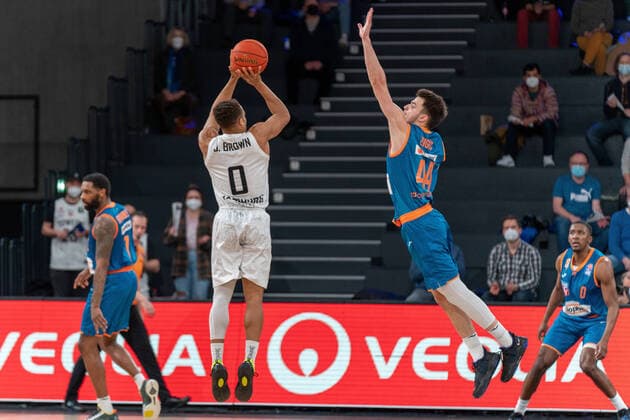 Jaylon Brown Hamburg Towers 0 throws Hamburg Towers vs Ratiopharm Ulm, Basketball, Bundesliga, Hauptrunde, Spieltag 19, Saison 2021 2022, 29 01 2022 Marcel von Fehrn Hamburg Towers vs Ratiopharm Ulm, Basketball, Bundesliga, Hauptrunde, Spieltag 19, Saison 2021 2022, 29 01 2022 Hamburg Copyright: xEibnerxPressefoto MarcelxvonxFehrnx EP_MFN