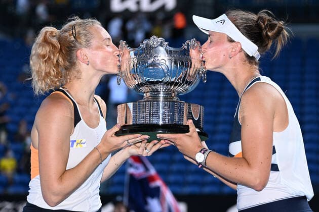 TENNIS AUSTRALIAN OPEN, Barbara Krejcikova and katerina Siniakova of Czech Republic with the trophy following their win in the women?s doubles final against Anna Danilina of Kazakhstan and Beatriz Haddad Maia of Brazil on Day 14 of the Australian Open at Melbourne Park in Melbourne, Sunday, January 30, 2022. ( NO ARCHIVING, EDITORIAL USE ONLY, NO USE IN BOOKS WITHOUT CONSENT MELBOURNE VIC AUSTRALIA  Copyright: xDAVExHUNTx 20220130001618386615