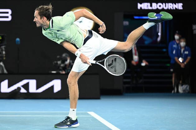 TENNIS AUSTRALIAN OPEN, Daniil Medvedev of Russia serves during the men?s singles final against Rafael Nadal of Spain on Day 14 of the Australian Open at Melbourne Park in Melbourne, Sunday, January 30, 2022. ( NO ARCHIVING, EDITORIAL USE ONLY, NO USE IN BOOKS WITHOUT CONSENT MELBOURNE VIC AUSTRALIA  Copyright: xDAVExHUNTx 20220130001618411543