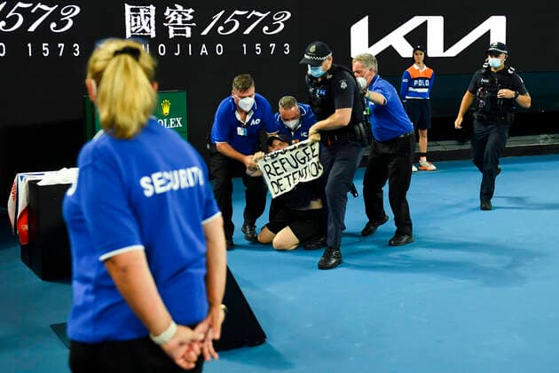 Sport Themen der Woche KW04 Sport Bilder des Tages TENNIS AUSTRALIAN OPEN, Security remove a protester after invading the court during the men?s singles final between Rafael Nadal of Spain and Daniil Medvedev of Russia on Day 14 of the Australian Open at Melbourne Park in Melbourne, Sunday, January 30, 2022. ( NO ARCHIVING, EDITORIAL USE ONLY, NO USE IN BOOKS WITHOUT CONSENT MELBOURNE VIC AUSTRALIA  Copyright: xJOELxCARRETTx 20220130001618412382